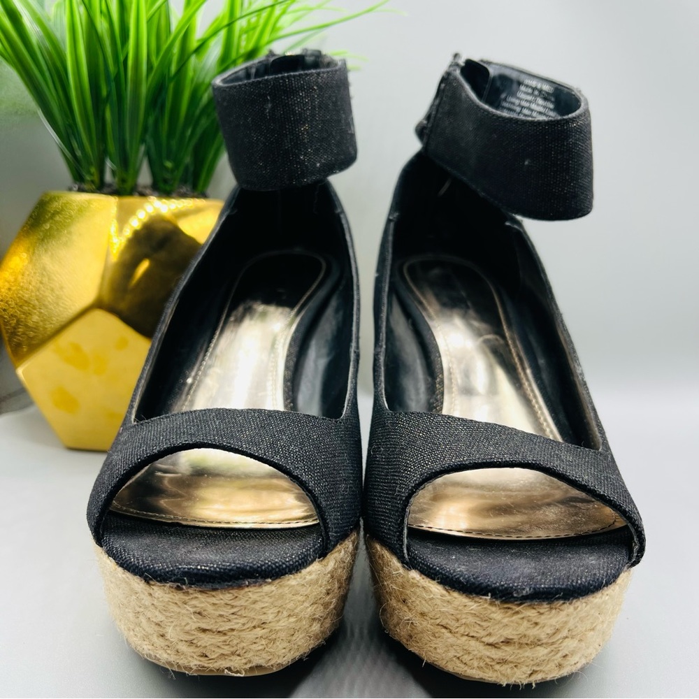 Preloved‎ Jennifer Lopez Black Wedges - Picture 7 of 9